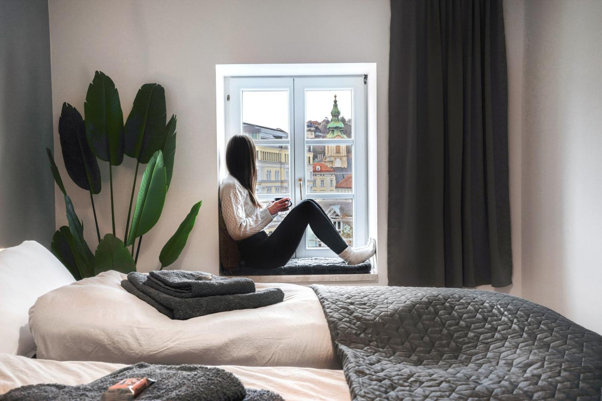 Urban Jungle Design - Historic City Center With Free Parking & Panoramic View By Hero Homes Graz Exteriör bild